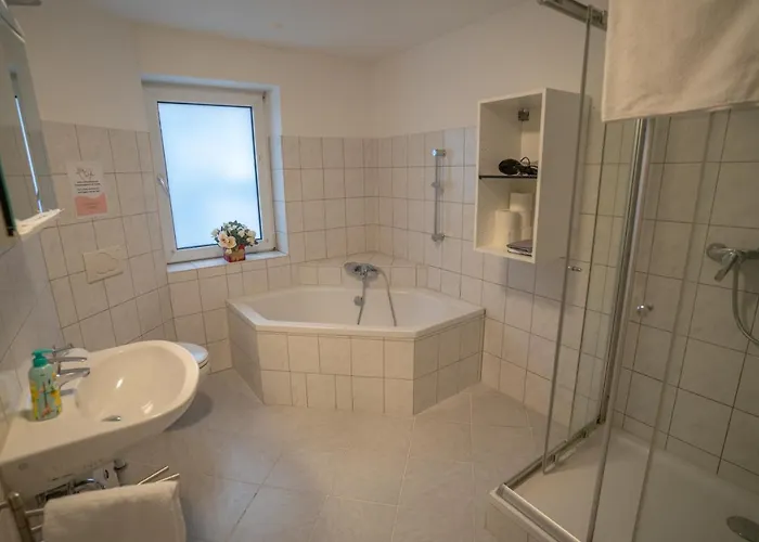 Feriehus 4-zimmer Haus, 2-baeder 140qm Bis Zu 11 Personen Winningen