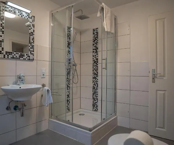 Feriehus 4-zimmer Haus, 2-baeder 140qm Bis Zu 11 Personen Winningen